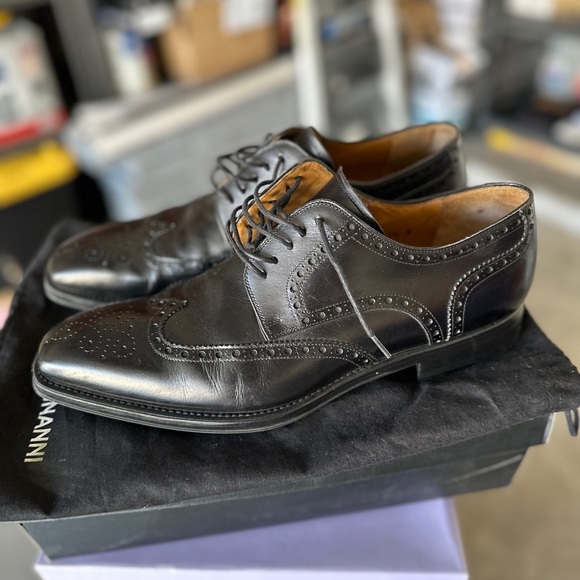 MAGNANNI Men's Black Wingtip Oxford Shoes size 10.5
Like New worn only one time - Picture 2 of 9